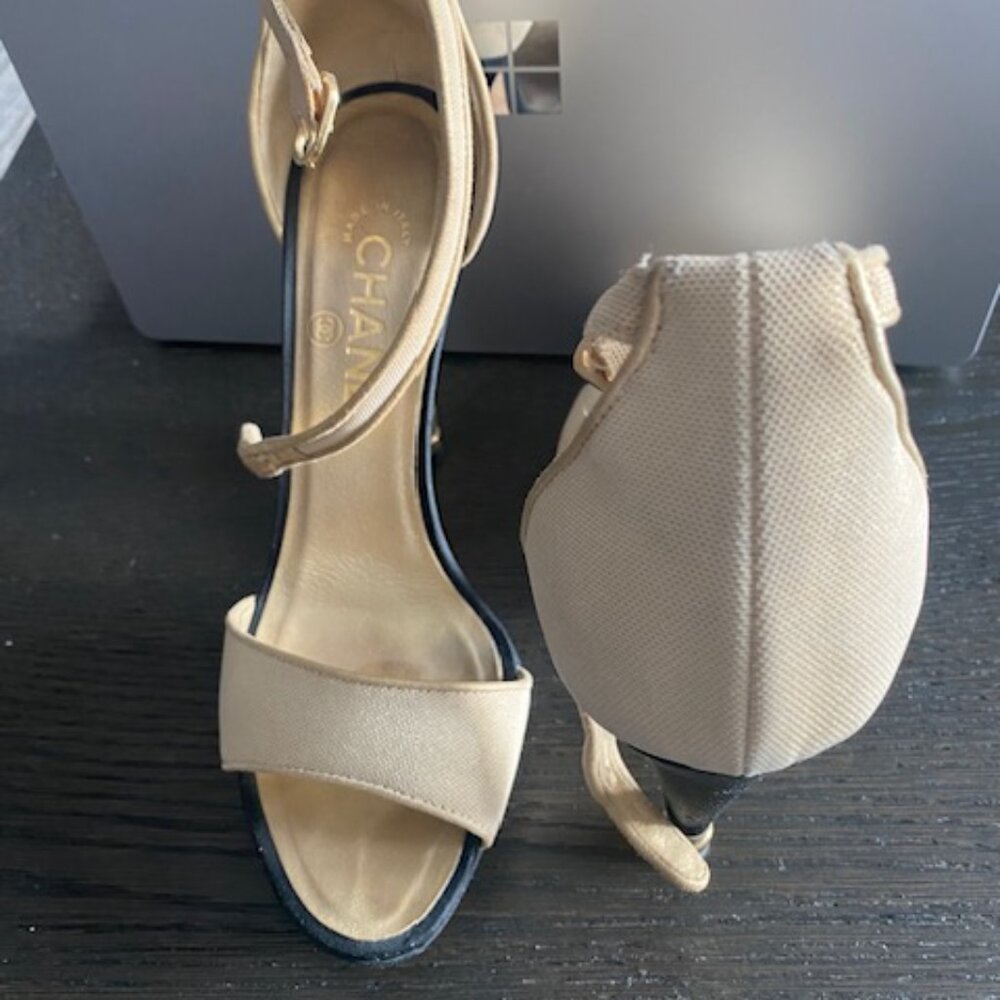 CHANEL Tan and Black High Heels - Picture 3 of 3